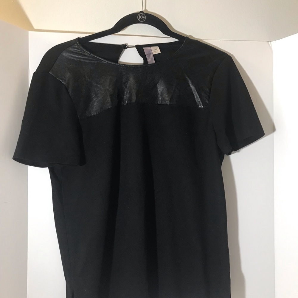 Alya top faux leather size M black short sleeve